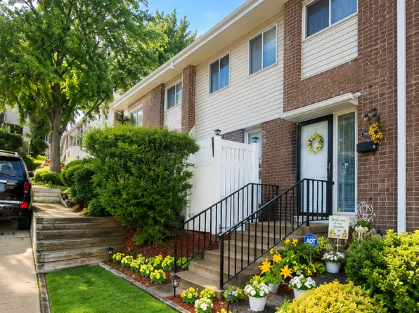 885 White Oak Ln, University Park, IL 60484