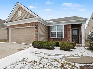 9444 Saint Andrews Dr, Grand Blanc, MI 48439