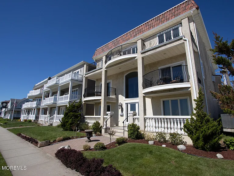 1007 Ocean Ave — Photo 2