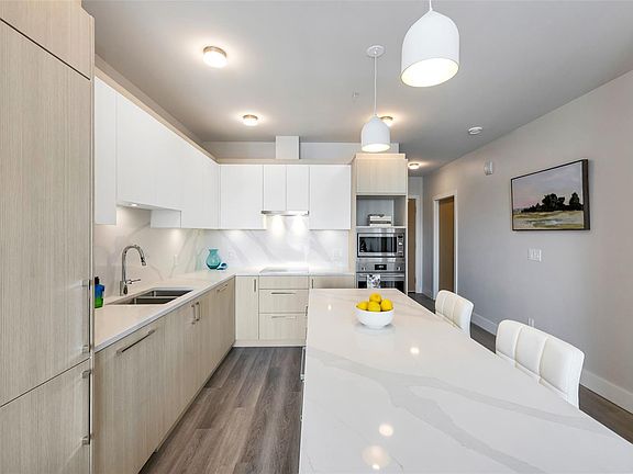 5th image of 622 Admirals Rd #907