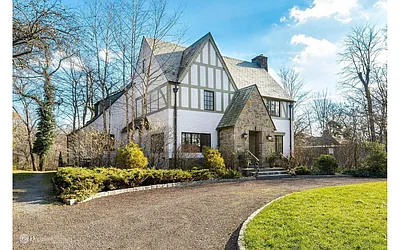 5022 Arlington Avenue in Riverdale