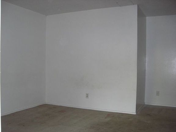 3rd image of 627 Cove Hollow Dr