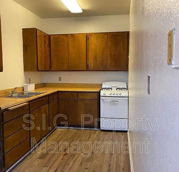 461 W Colorado St #9 — Photo 2