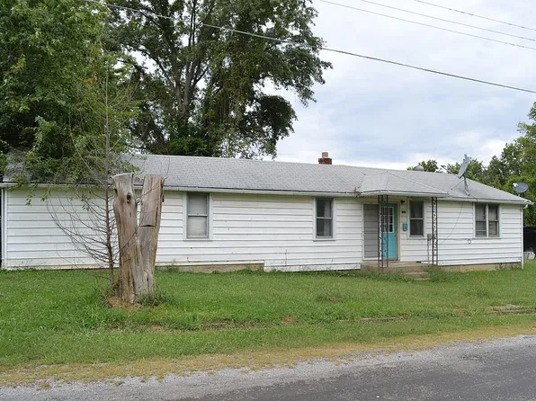 112 N 5th St, Albion, IL 62806