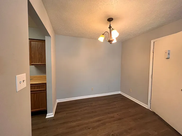 Pecan Manor Apartments — Photo 18