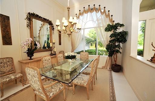 Home For Sale In Broken Sound