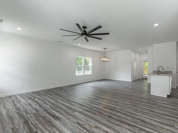 4th image of 1115 Rockway Dr