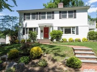 65 Virginia Dr, Manhasset, NY 11030