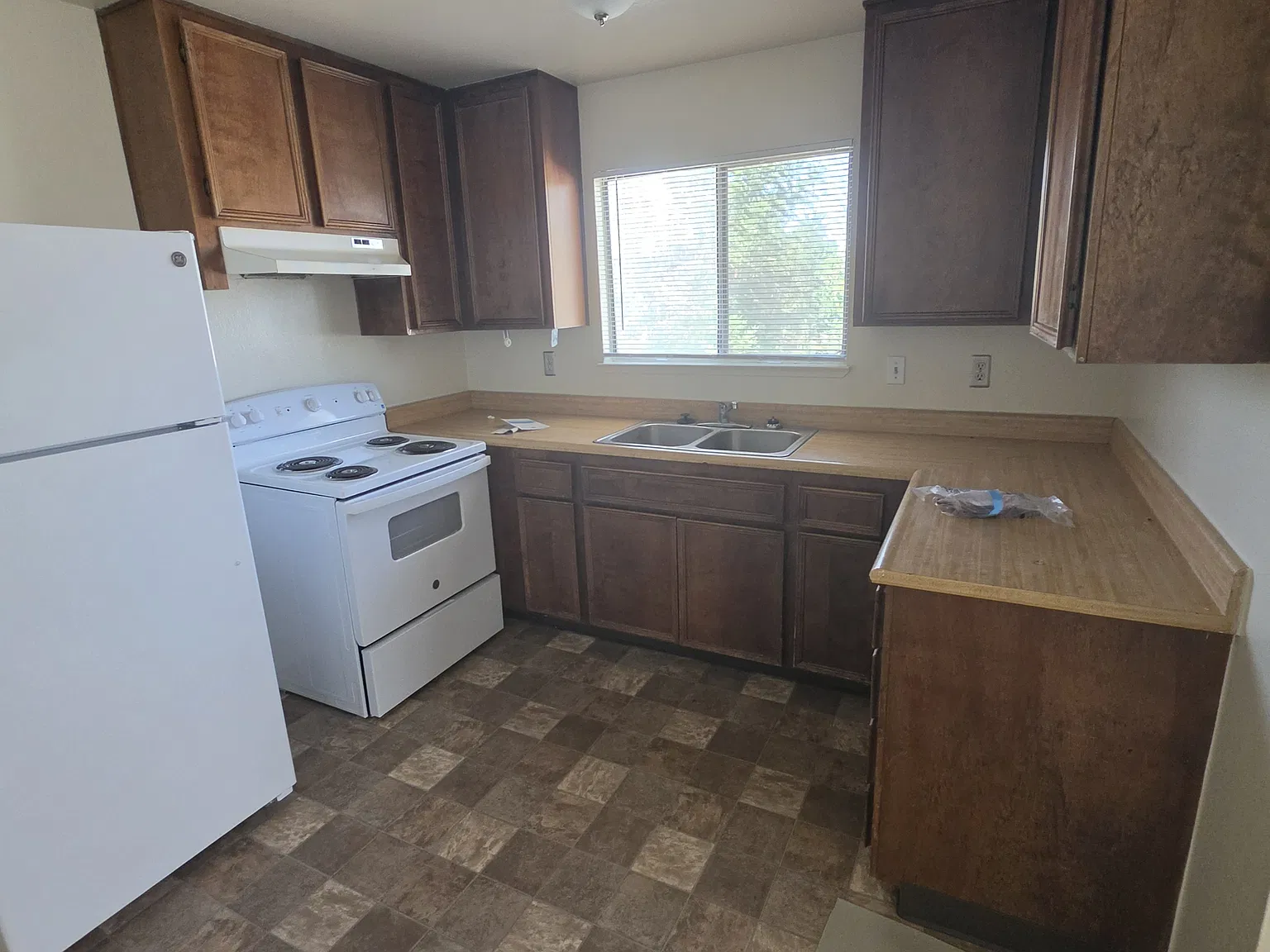 2 bed, $1,100 — Photo 3
