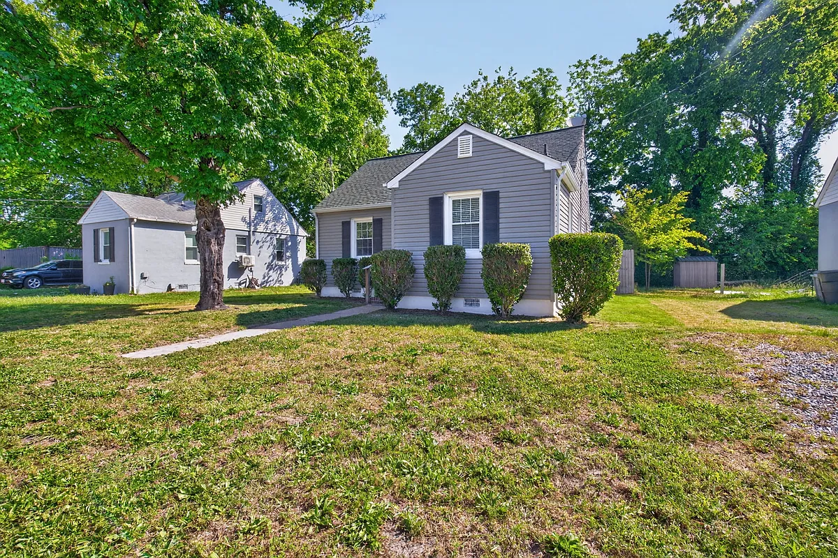Building Photo - 28 Monroe Dr