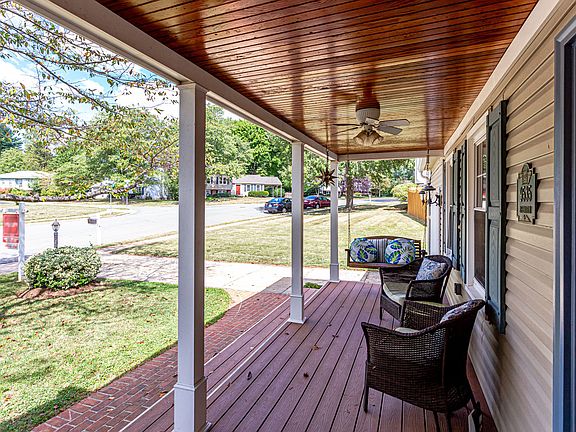 3rd image of 9535 Ashbourn Dr