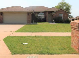 4001 Green Apple Dr, Moore, OK 73160