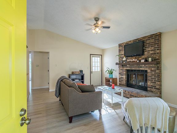 3rd image of 8632 Seabright Dr