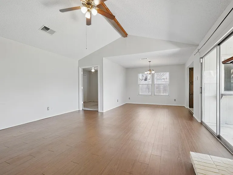 338 Edgewood Dr — Photo 3