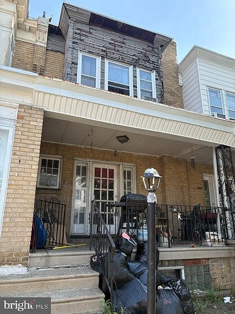 1st image of 903 Granite St