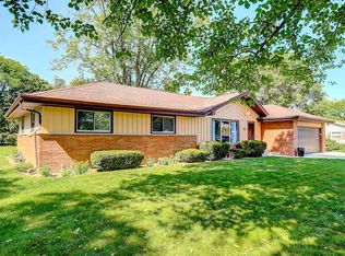 5698 W Silverleaf Ln, Brown Deer, WI 53223