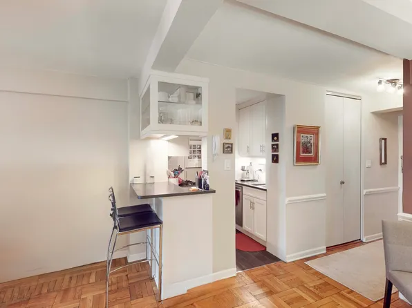 515 East 85th Street 6A image 2 of 10