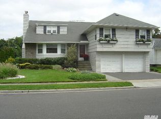 1 Bulson Rd, Rockville Centre, NY 11570