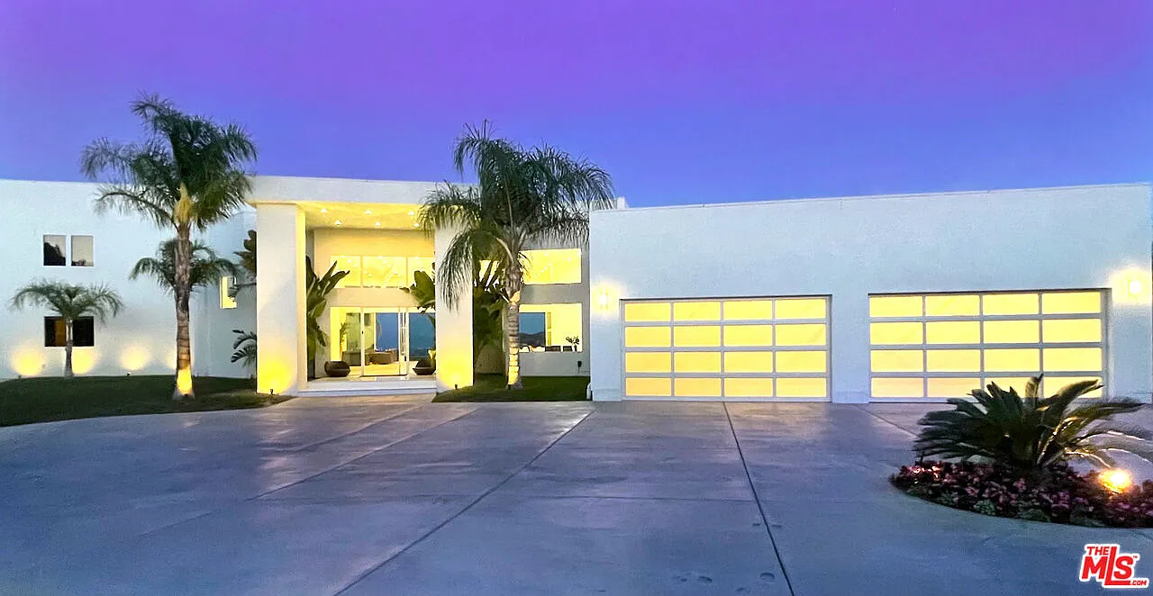 5 bed, 5.5 bath, 7280 sqft, $39,600 — Photo 3