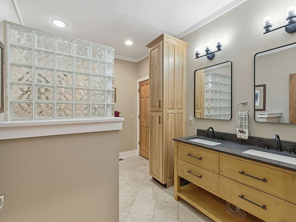 13th image of 1233 Oliver Dr