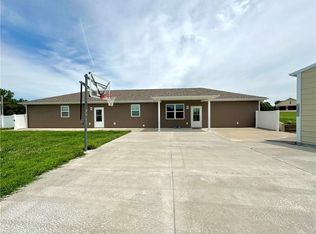 27728 245th St, Maryville, MO 64468