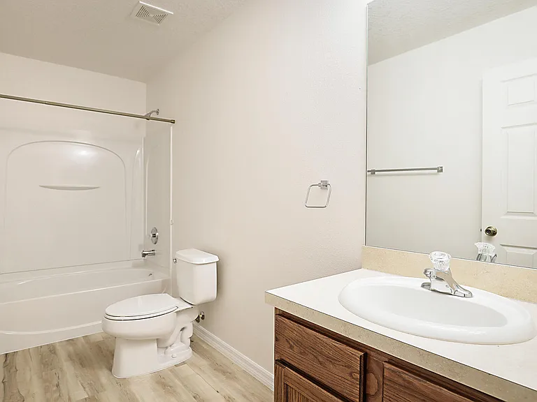 617 SE Karrigan Ter — Photo 36