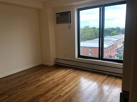 5th image of 2570 East Dr #17