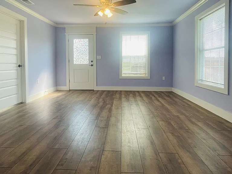 109 Lois St — Photo 3