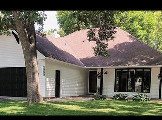 2960 Everest Ln N, Plymouth, MN 55447