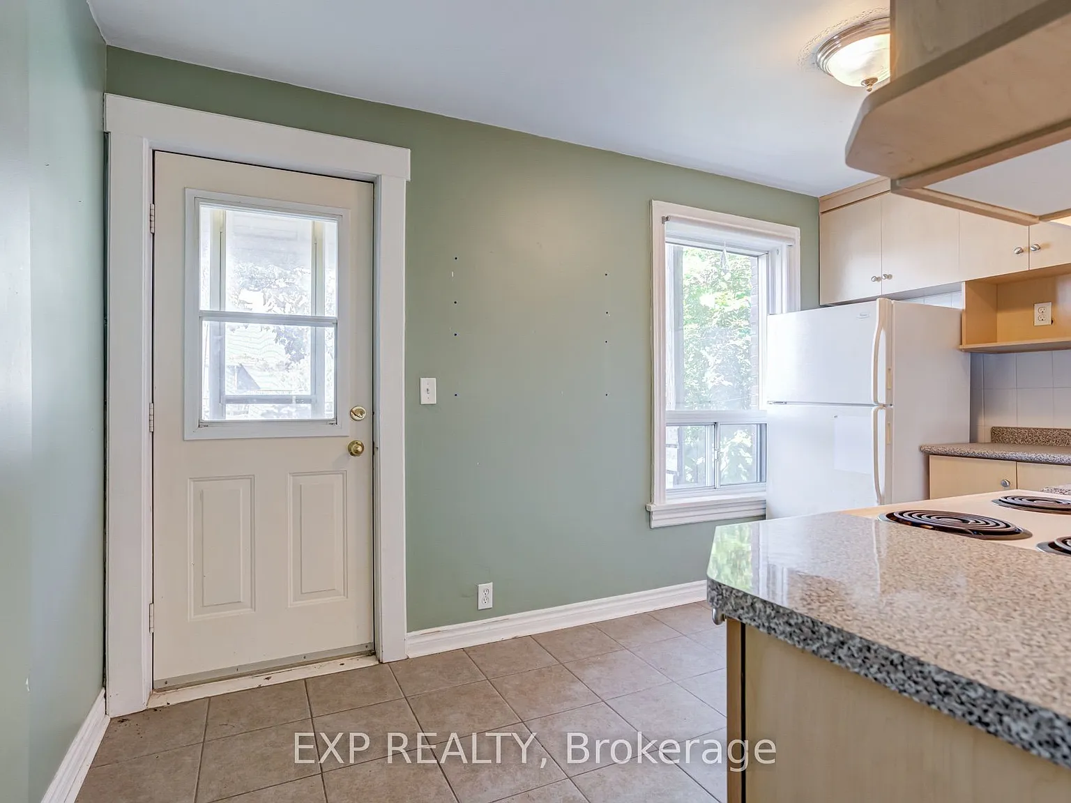 3 bed, $3,000 — Photo 2