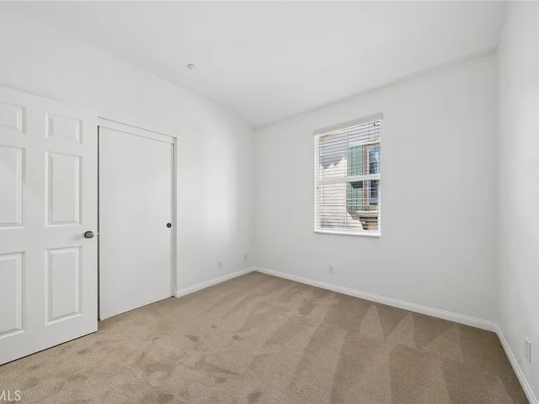 215 Dewdrop — Photo 14