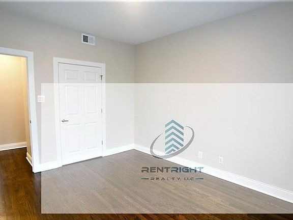 4th image of 2228-40 N Sawyer Ave #2230-3W