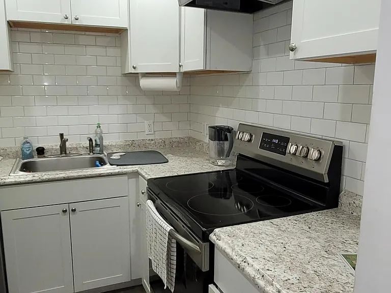 45 Scarborough Ln #D — Photo 4