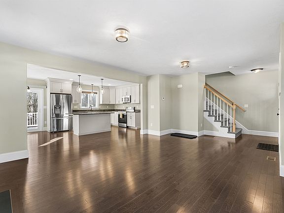 5th image of 40 Timber Crest Dr