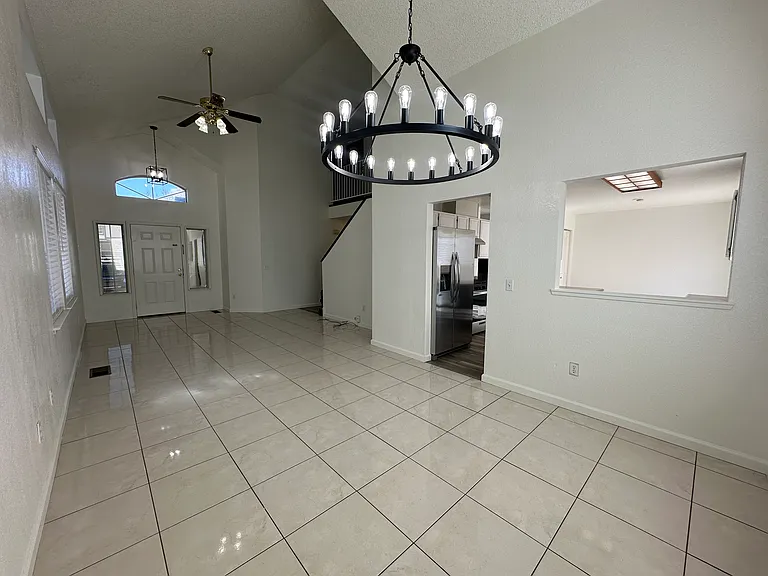 4541 Creekside Cir — Photo 3