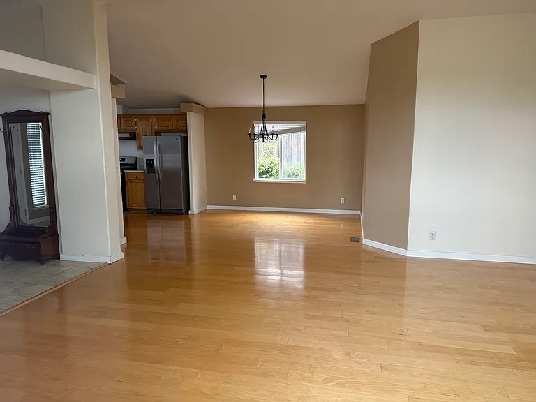 220 Treasurton St — Photo 7