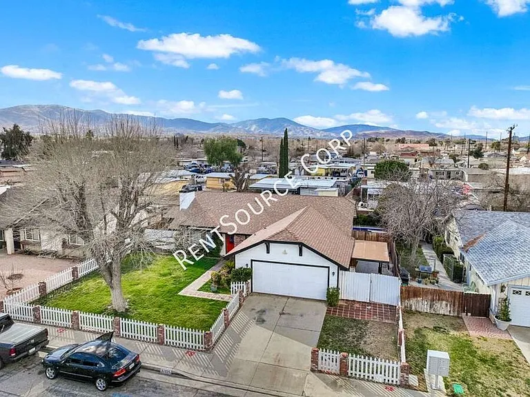 37925 Maureen St — Photo 4