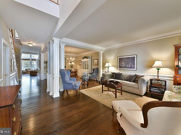 3rd image of 617 Heath Ct