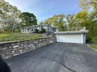 38 Pine St, Webster, MA 01571