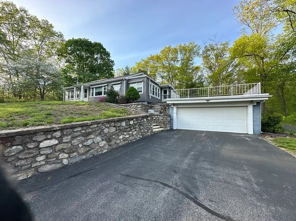 38 Pine St, Webster, MA 01571