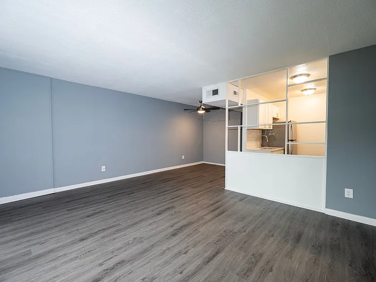 Creswood Apartments- Come home to Convenience! — Photo 24