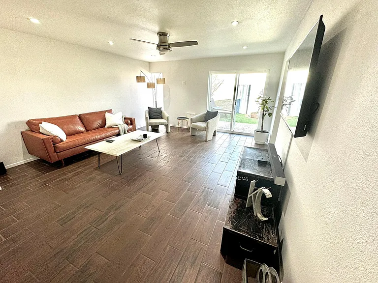 932 W Oakland St — Photo 14