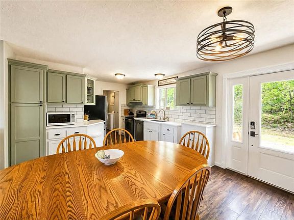 5th image of 594 Redbud Ln