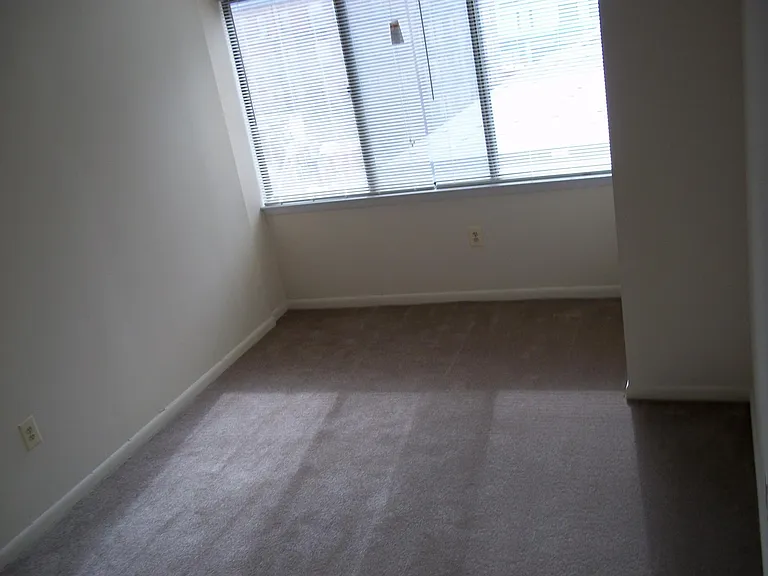 Mount Vernon Plaza — Photo 13