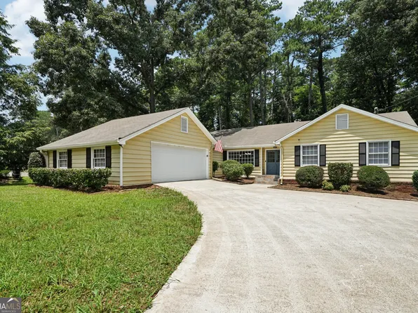 2466 Country Club Dr SE, Conyers, GA 30013