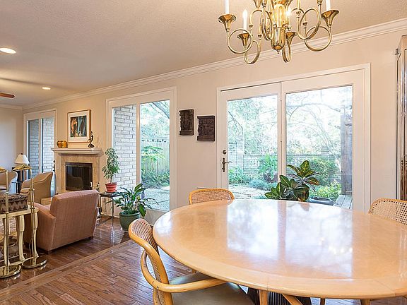 4th image of 41 Woodstone Sq
