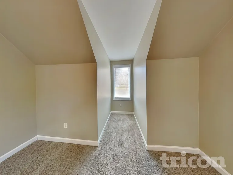 1026 Chelsea Dr — Photo 11