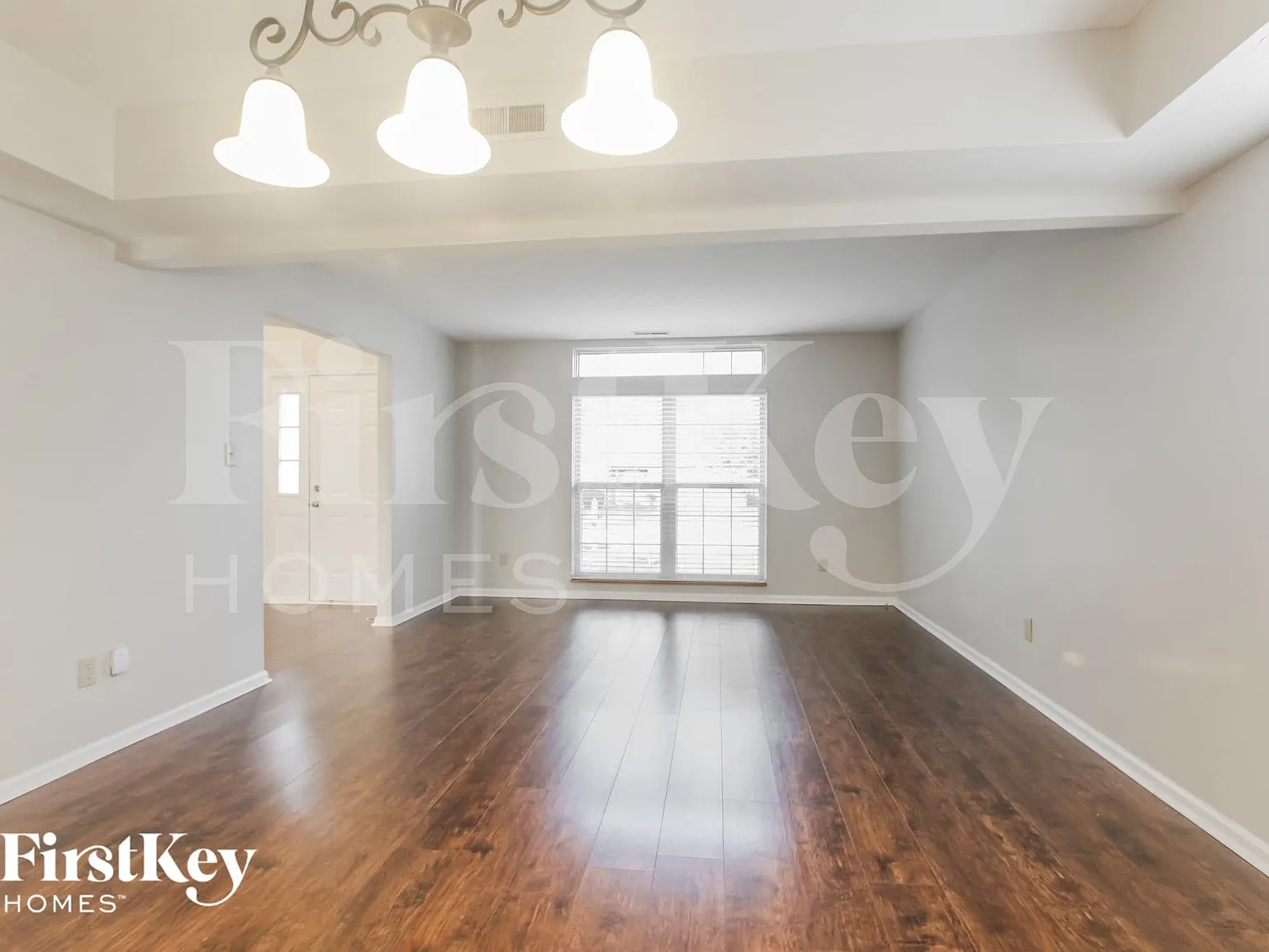 4 bed, 2.5 bath, 1976 sqft, $2,285 — Photo 4