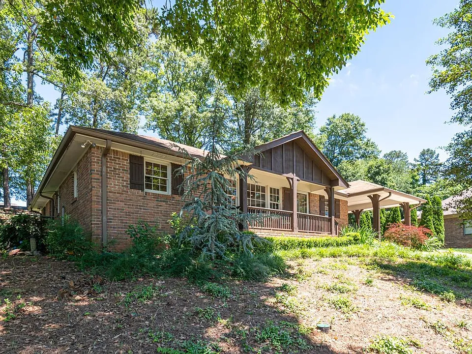 3926 Pineview Dr SE