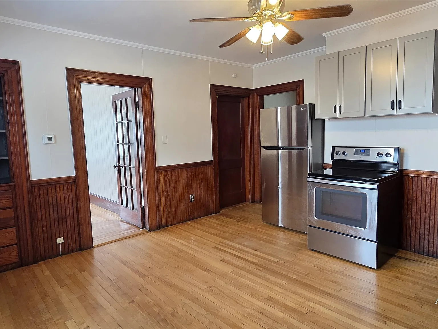 2 bed, 1.0 bath, 1288 sqft, $1,800 — Photo 2